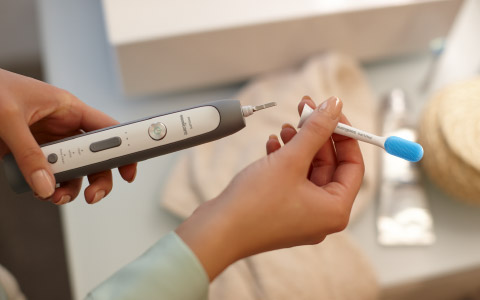 Une haleine fra&icirc;che gr&acirc;ce &agrave; la brosse &agrave; dents &eacute;lectrique Philips Sonicare